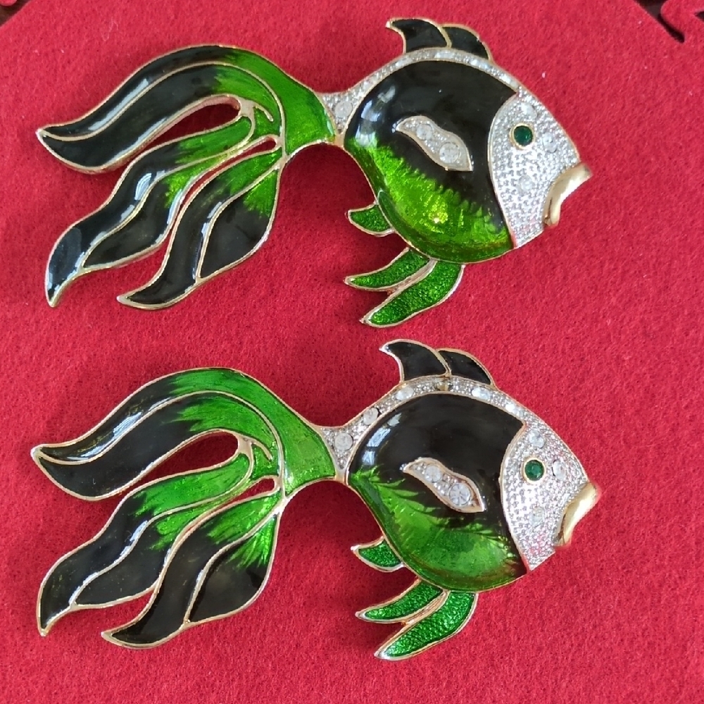 Huge Vintage "BEST FRIENDS" Elegant Green and Black Enamel Goldfish Brooch